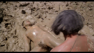 Lucia Costantini nue, scène de sexe de Cannibal Holocaust (1980)