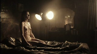 Marie Lecomte desnuda, escena de sexo de Nuit noire (2005)