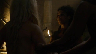 Scène érotique d'Emilia Clarke de Game of Thrones s06e03 (2016)