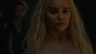 Scène érotique d'Emilia Clarke de Game of Thrones s06e03 (2016)