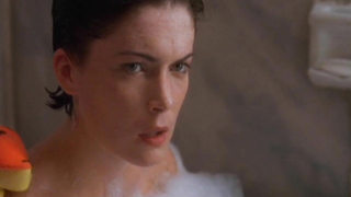 Lara Flynn Boyle y Katherine Kousi desnudas, escena de sexo de Threesome (1994)