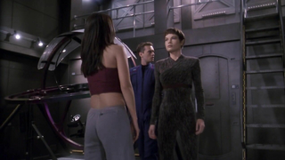 Jolene Blalock y Linda Park desnudas, escena de sexo de Star Trek Enterprise (2003-005)