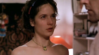 Julie Durand desnuda, Marina Rodriguez-Tome desnuda, Agnes Obadia desnuda, escena de sexo de Du poil sous les roses (2000)