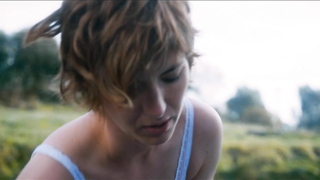 Louise Bourgoin nackt, Szene aus Je suis un soldat (2015)