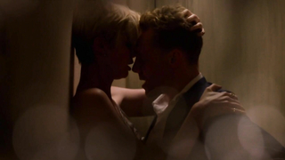 Elizabeth Debicki desnuda, escena de sexo de The Night Manager s01e04 (2016)