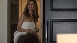 Heather Graham nua, cena de Flaked s01e03 (2016)