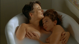 Victoria Abril desnuda, Josiane Balasko desnuda, escena de sexo de French Twist (1996)