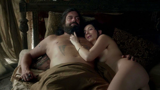 Sylvaine Strike desnuda, escena de Black Sails s03e06 (2016)