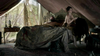 Sylvaine Strike desnuda, escena de Black Sails s03e06 (2016)