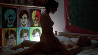 Kelly MacDonald y Pauline Lynch desnudas, escena de sexo de Trainspotting (1996)