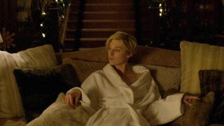 Aure Atika y Elizabeth Debicki desnudas, escena de sexo de The Night Manager s01e01 (2016)