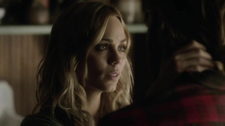 Laura Vandervoort nackt, Sexszene aus Bitten s03e02 (2016)