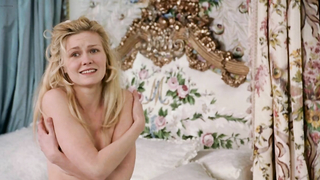 Kirsten Dunst nuda, scena erotica del film Maria Antonietta (2006)