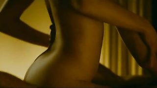 Charlotte Le Bon desnuda, escena de sexo de Iris (2016)