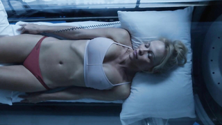 Pamela Anderson desnuda, escena erótica de Connected (2015)