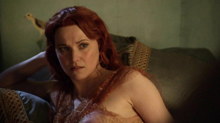 Lucy Lawless desnuda, escena erótica de Spartacus: Sangre y Arena s01e10 (2010)