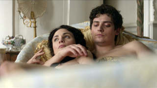 Tuppence Middleton nudo, scena erotica da Guerra e pace s01e03 (2016)