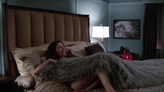 Lisa Edelstein nuda, scena erotica da Girlfriends Guide to Divorce s02e06 (2015)