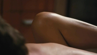 Eliza Coupe desnuda, escena de sexo de It's Us (2015)