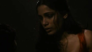 Isabel Lucas e Freida Pinto nude, scena di sesso da Immortals (2011)