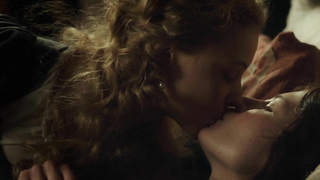 Malin Buska y Sarah Gadon desnudas, escena erótica de The Girl King (2015)