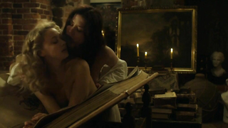 Malin Buska y Sarah Gadon desnudas, escena erótica de The Girl King (2015)