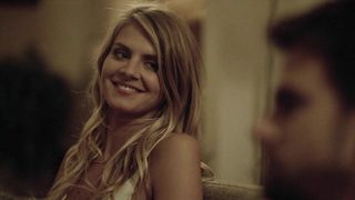 Eliza Coupe nuda, Teri Andrez nuda, scena di sesso da Casual s01e07 (2015)