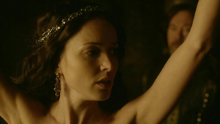 Karen Hassan desnuda, escena de Vikings s03e10 (2015)