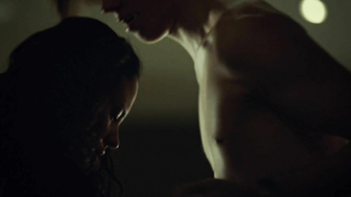 Camille De Pazzis nuda, scena di sesso da Hemlock Grove s03e04,06 (2015)