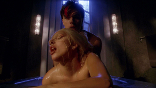 Lady Gaga nago, scena seksu z American Horror Story s05e02 (2015)