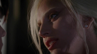 Lady Gaga nago, scena seksu z American Horror Story s05e02 (2015)