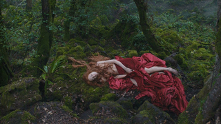 Stacy Martin nua, cena de sexo de Tale of Tales (2015)