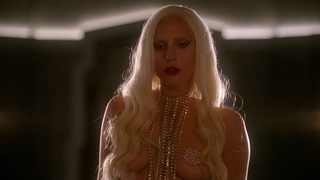 Lady Gaga seksowna, Chasty Ballesteros seksowna, scena seksu z American Horror Story s05e01 (2015)