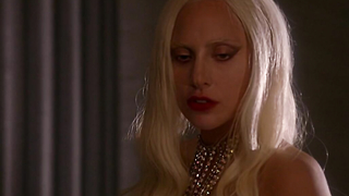 Lady Gaga seksowna, Chasty Ballesteros seksowna, scena seksu z American Horror Story s05e01 (2015)