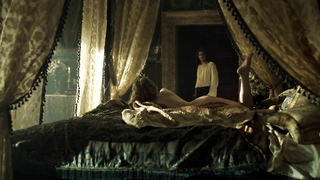 Holliday Grainger desnuda, escena de Los Borgia s03e02 (2013)