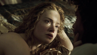 Holliday Grainger desnuda, escena de Los Borgia s03e02 (2013)