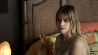 Carlson Young sexy, escena de Scream s01e09 (2015)