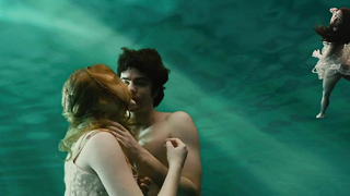 Evan Rachel Wood nago, scena z filmu Across the Universe (2007)