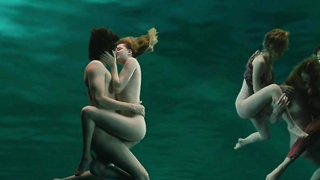 Evan Rachel Wood nago, scena z filmu Across the Universe (2007)