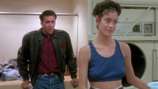 Sean Young desnudo, escena de sexo de Fire Birds (1990)