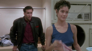 Sean Young desnudo, escena de sexo de Fire Birds (1990)