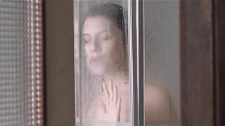 Mélanie Laurent nue, scène de La chambre des morts (2007)