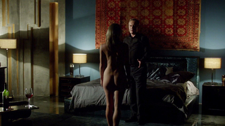 Inge Beckmann desnuda, escena de Dominion s02e02 (2015)