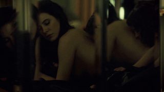 Katharine Isabelle sexy, Caroline Dhavernas sexy, escena de sexo de Hannibal s03e06 (2015)