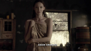 Emma Dumont sexy, escena de sexo de Aquarius s01e01,02 (2015)