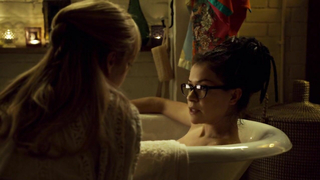 Tatiana Maslany sexy, Ksenia Solo sexy, Szene aus Orphan Black s03e07 (2015)