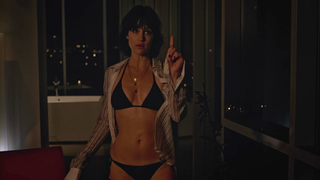 Carla Gugino nua, cena de Todo Dia (2010)