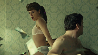 Tatiana Maslany sexy, escena de Orphan Black s03e06 (2015)