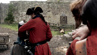 Laura Donnelly nue, Caitriona Balfe nue, scène d'Outlander s01e02 (2014)