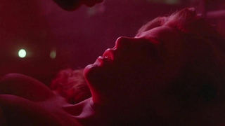 Sherilyn Fenn desnuda, escena de sexo de The Wraith (1986)